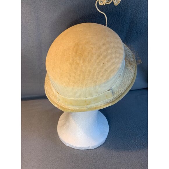 Ladies Ivory Hat with Velvet Trim and Doily Crystal Accent Hat Vintage Sz 22 - Picture 3 of 9